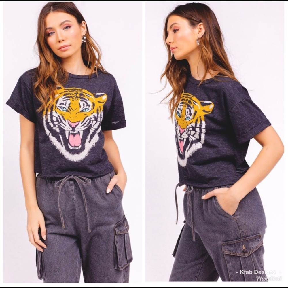 New!Tiger print vintage style charcoal graphic tee - Picture 3 of 6